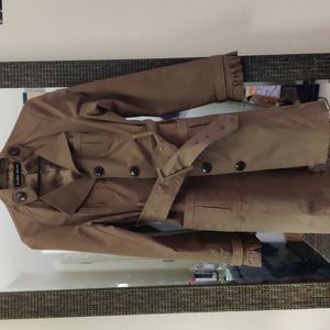 Blanc noir ruffled trench coat